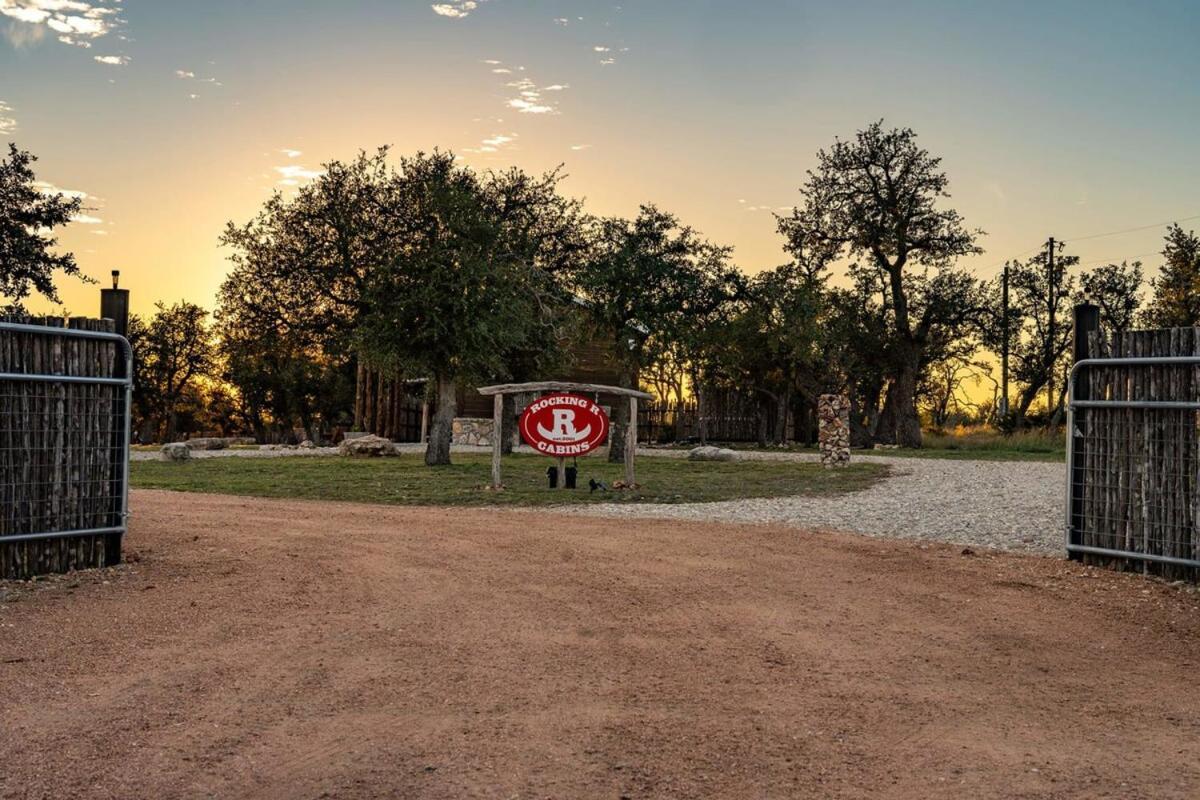Rockin' R - Rustic Star Cabin Fredericksburg Ngoại thất bức ảnh